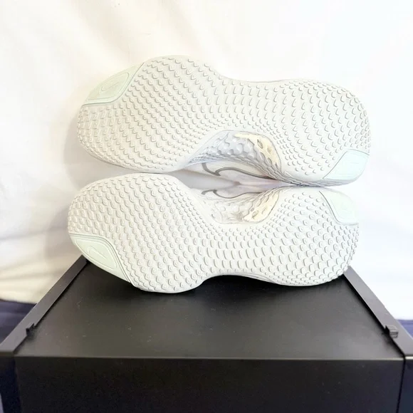 Nike ZoomX Invincible Run Flyknit White Platinum size 12 CT228-102 2021 PREOWNED
